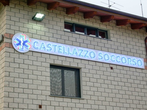 graficaadesivialessandria.com/img/cms/insegne luminose/scatolate tubo neon/grafica-adesivi-alessandria-insegne luminose-27